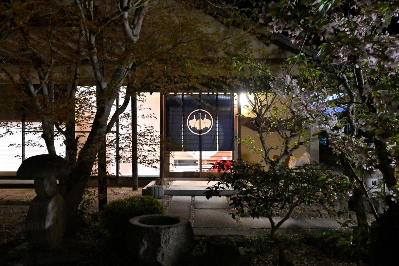 島の風景に溶け込む、日本の伝統旅館「かんなから」 Apartment Tonosho (Kagawa)