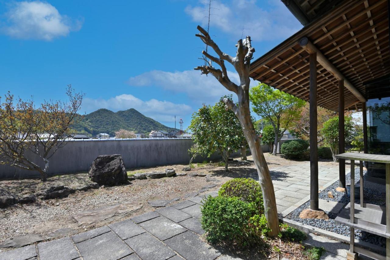 島の風景に溶け込む、日本の伝統旅館「かんなから」 Apartment