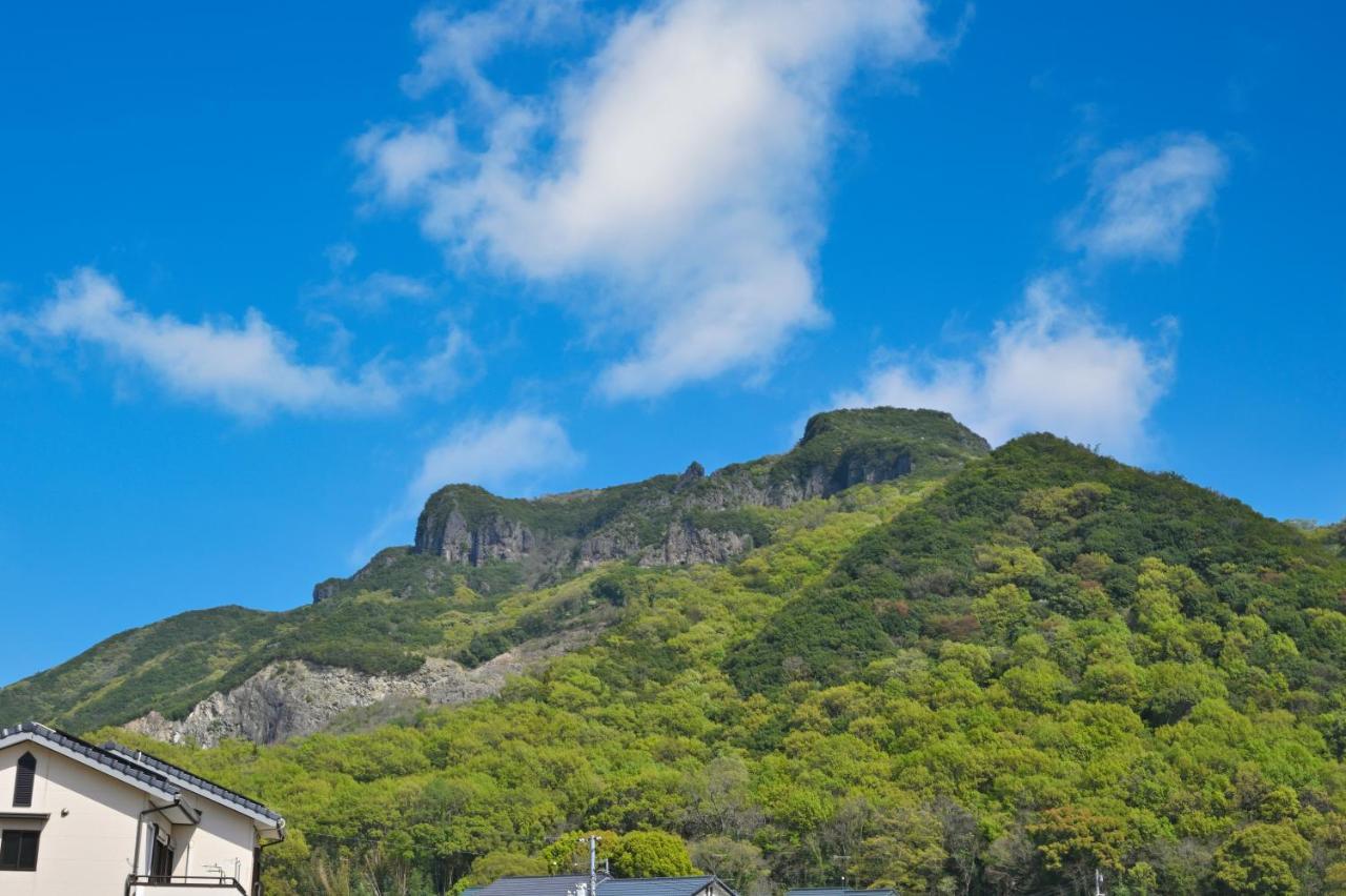 島の風景に溶け込む、日本の伝統旅館「かんなから」 *