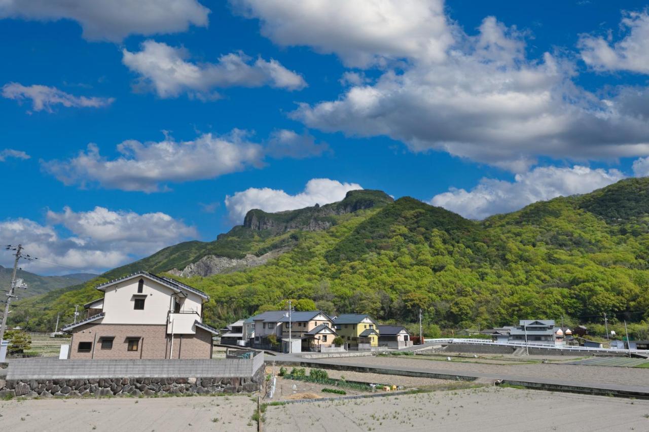 Apartment 島の風景に溶け込む、日本の伝統旅館「かんなから」 *