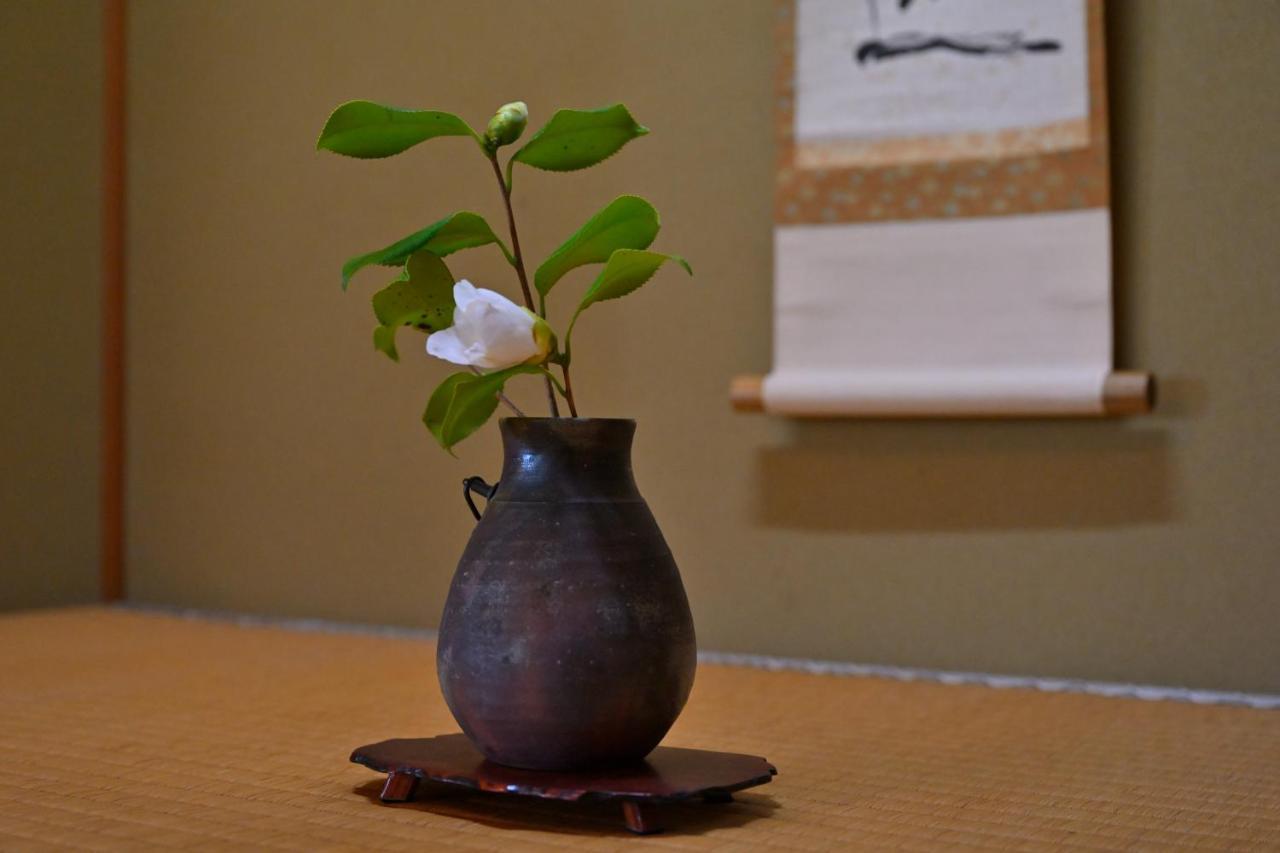 島の風景に溶け込む、日本の伝統旅館「かんなから」 Apartment *