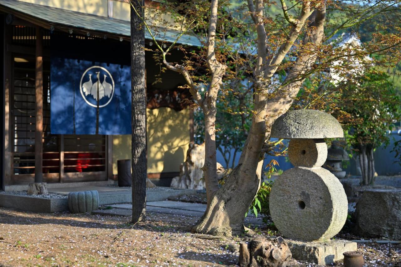 島の風景に溶け込む、日本の伝統旅館「かんなから」 Apartment Tonosho (Kagawa)